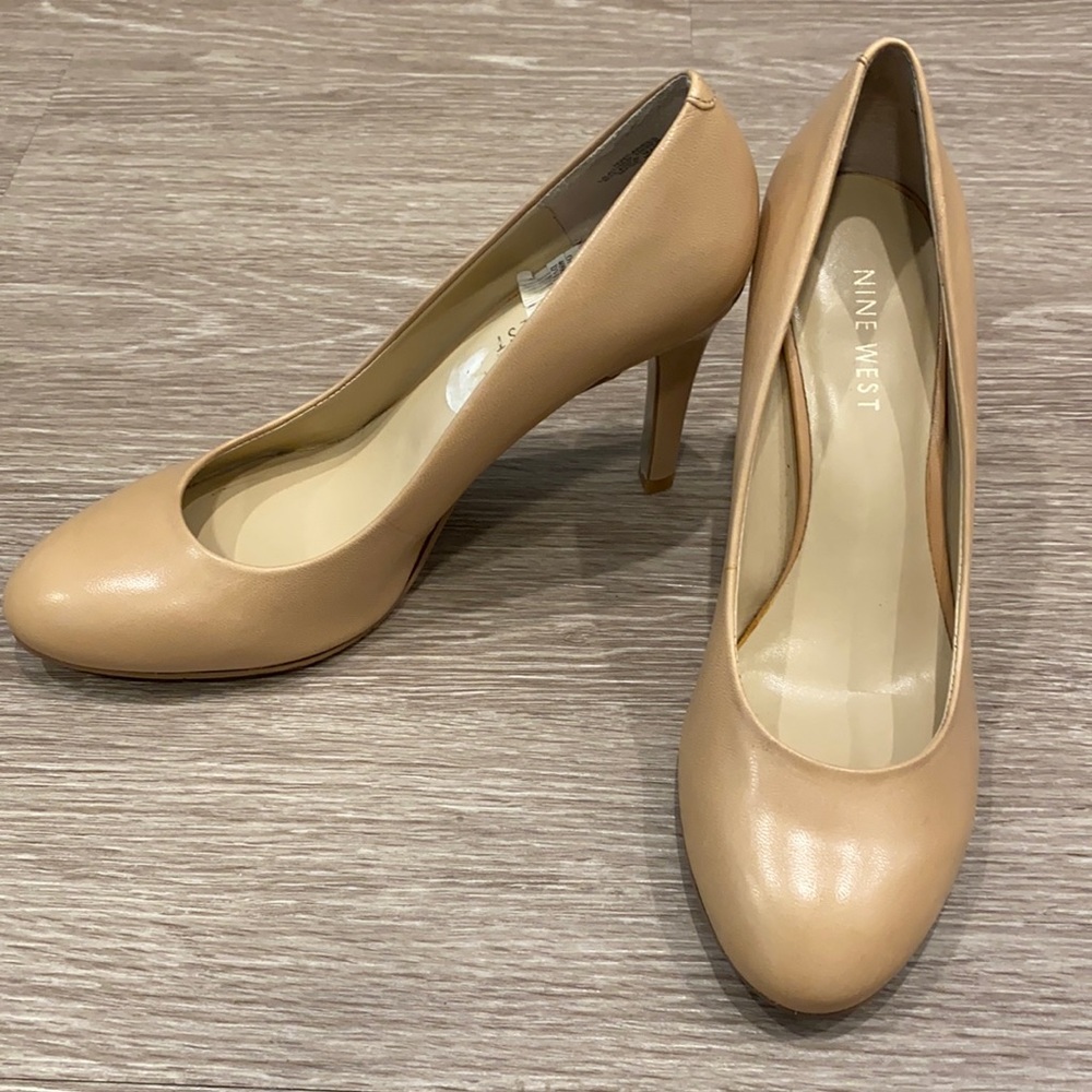 Nine West NW Caress nude heels